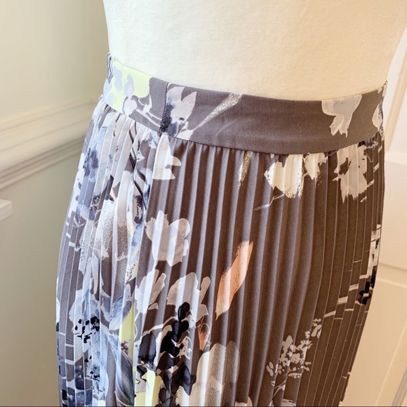 Accordion pleated midi skirt - Picture 6 of 7